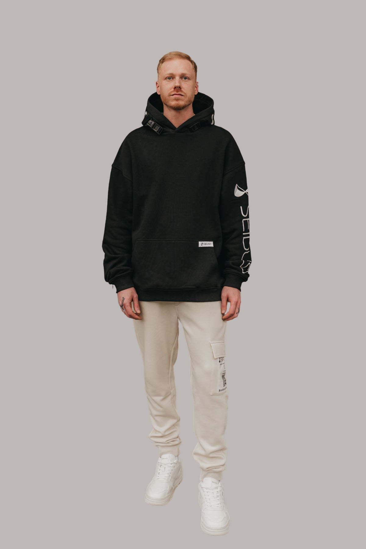 hoodie_black_vorne