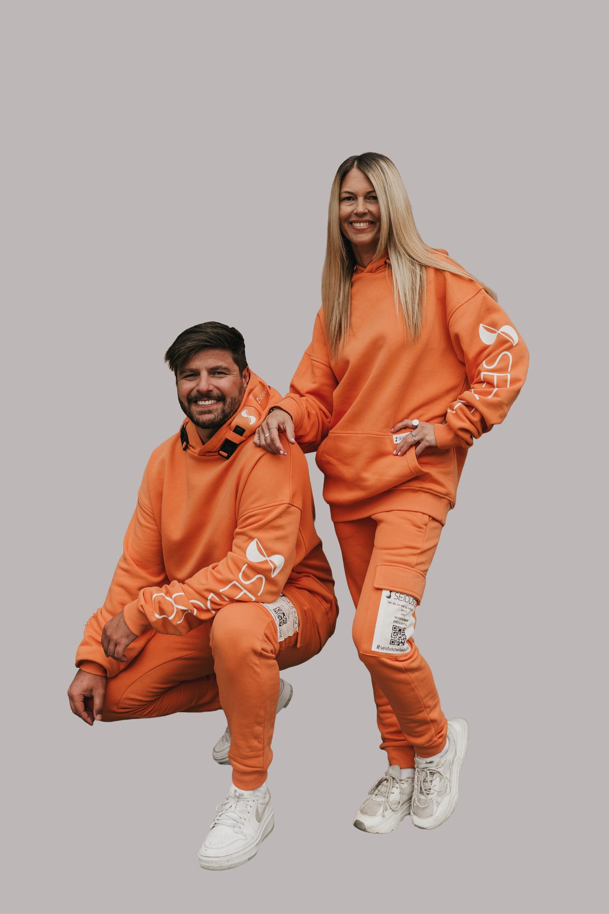 hoodie_orange_vorne