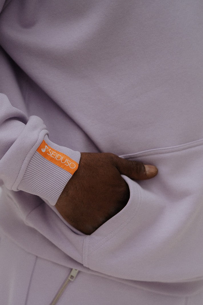 Oversize Hoodie SEIDUSO lila Detail Stoff und Tasche mit Signature Label