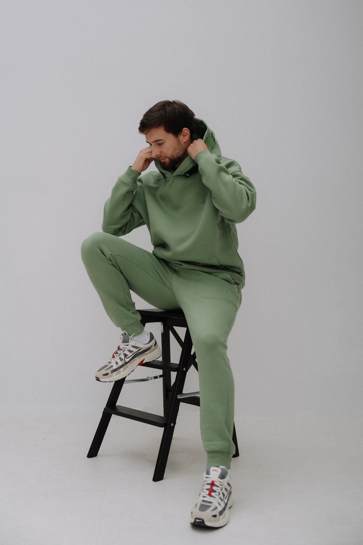Oversize Hoodie mit austauschbarem Band an der Kapuze gruen SEIDUSO Herren