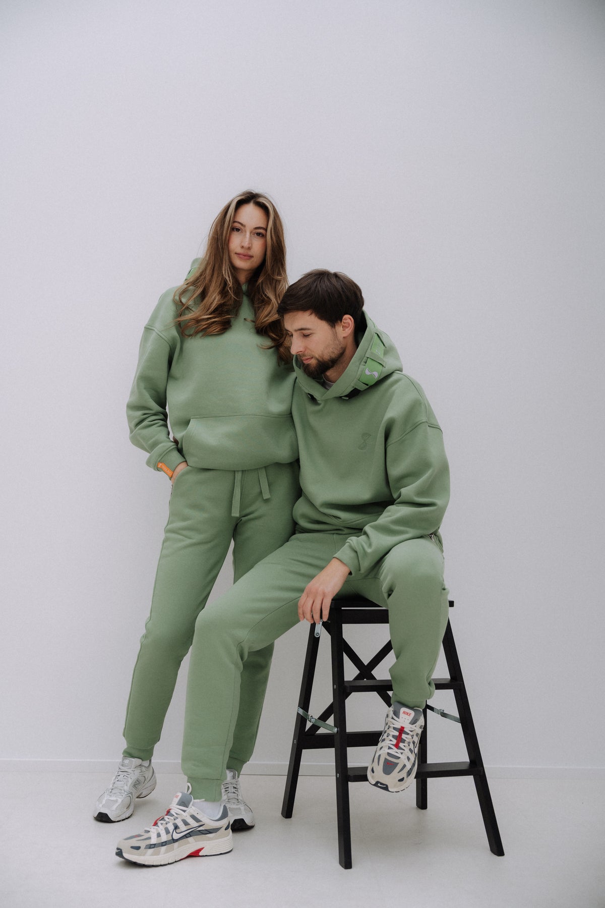Oversize Hoodie mit Band an der Kapuze austauschbar SEIDUSO grün Damen Herren