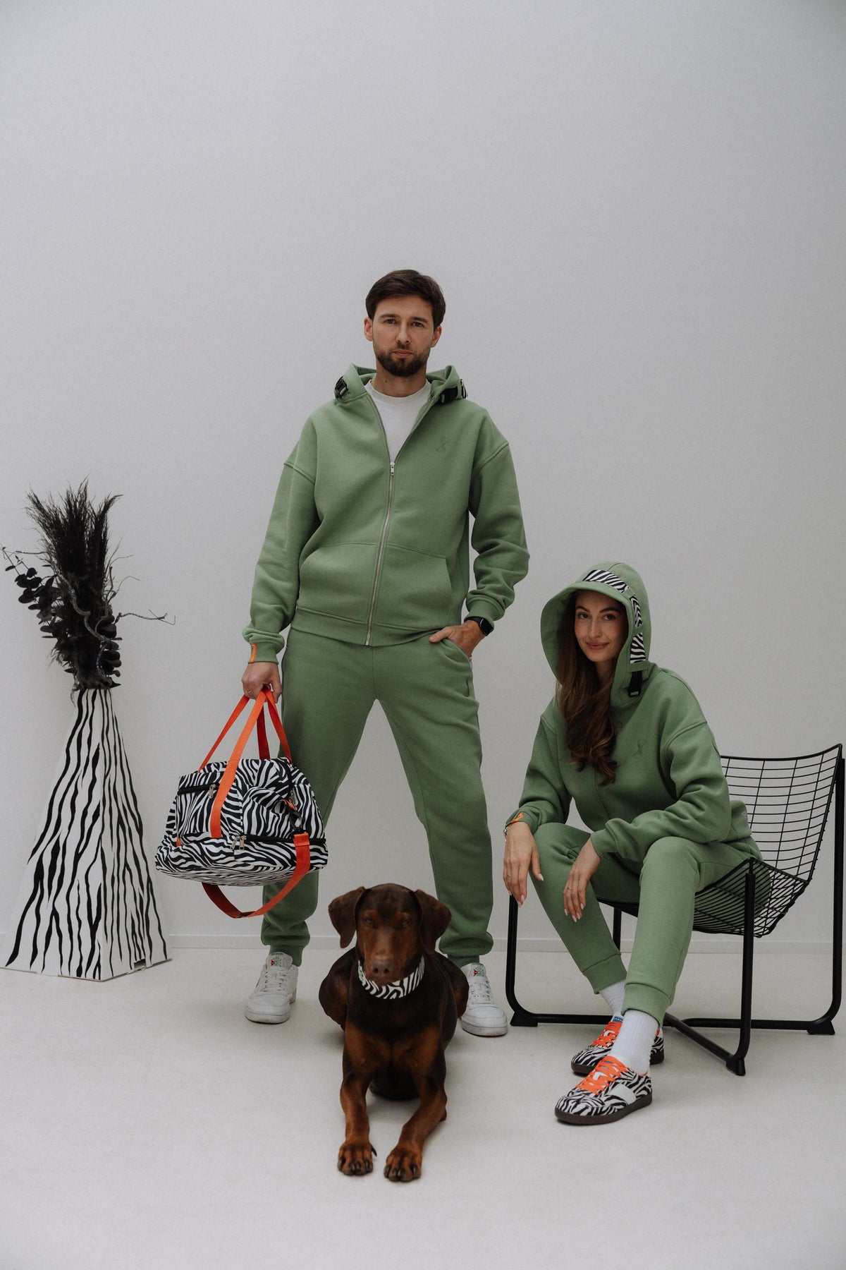 Partnerlook Hoodie mit Wechselband Soft Grün SEIDUSO Outfit mit Hund und Tasche